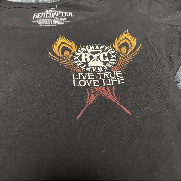 Red Chapter Live True Love Life shirt, simpler design on front. - Picture 2 of 5